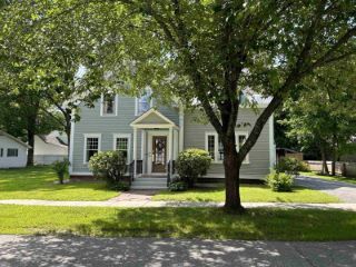 Casa Reposeída - 68 FRONT ST, 05156