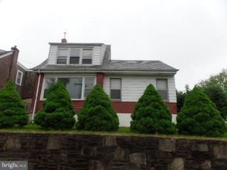 Casa Reposeída - 360 Longshore Ave, 19111