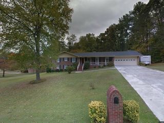 Casa Reposeída - 614 N THOMAS LN SE, 30082