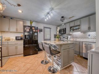 Casa Reposeída - 10924 WHITLY CT, 32246