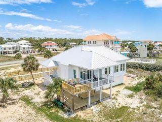 Casa Reposeída - 756 E GULF BEACH DR, 32328