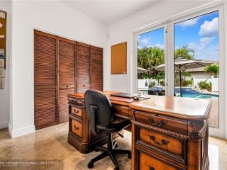 Casa Reposeída - 11881 NW 12TH DR, 33071