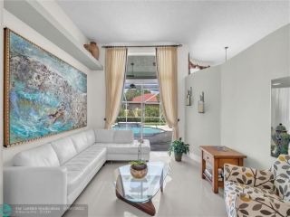 Casa Reposeída - 5252 KENSINGTON CIR, 33076