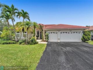 Casa Reposeída - 5475 NW 109TH LN, 33076