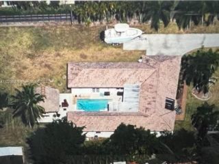 Casa Reposeída - 16400 SW 173RD AVE, 33187