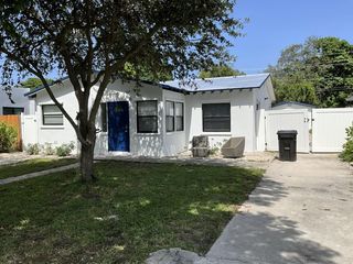 Casa Reposeída - 1336 NW 4TH AVE, 33311