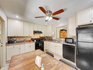 Casa Reposeída - 7606 S SANIBEL CIR, 33637