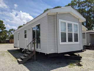 Casa Reposeída - 19561 S TAMIAMI TRL, 33908