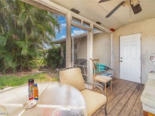 Casa Reposeída - 7355 SANIBEL BLVD, 33967