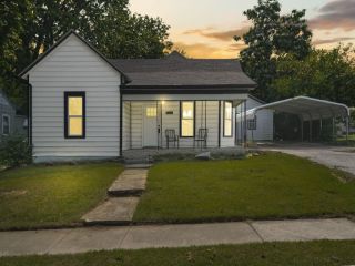 Casa Reposeída - 2210 N BOONVILLE AVE, 65803