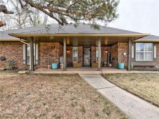 Casa Reposeída - 7266 SKYLARK LN, 73162