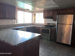 Casa Reposeída - 8700 E KENYON DR, 85710