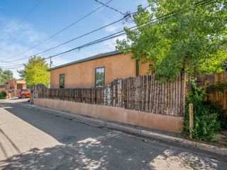 Casa Reposeída - 153 DURAN ST, 87501