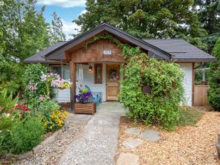 Casa Reposeída - 3305 SE SELLWOOD ST, 97222