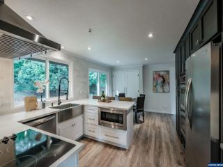 Casa Reposeída - 1105 NW FERNWOOD CIR, 97330